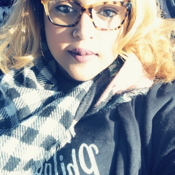 Meet your Posher, Jadia - Picture 3 of 6